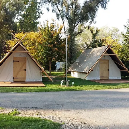 Du Port De Plaisance Кемпинг