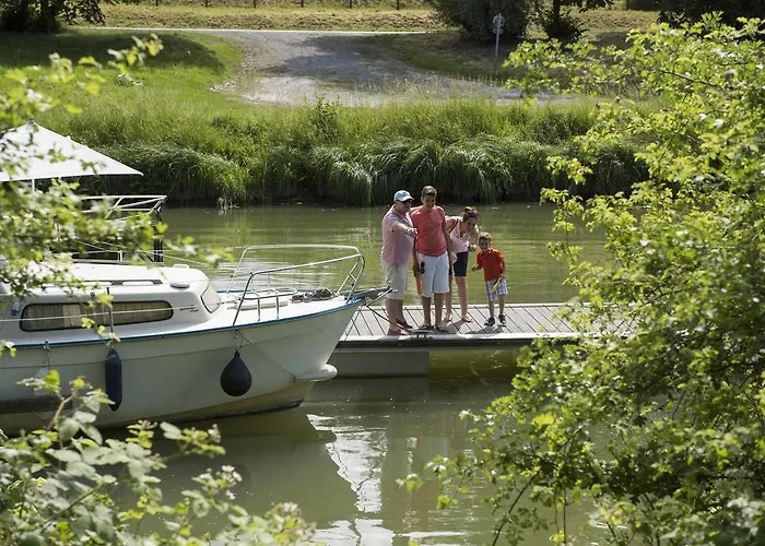 Du Port De Plaisance Camping